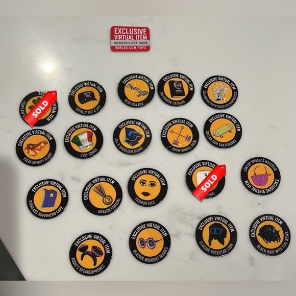 Bundle of 2 Roblox Celebrity Collection & Champions of Roblox Figure Packs - Picture 5 of 5